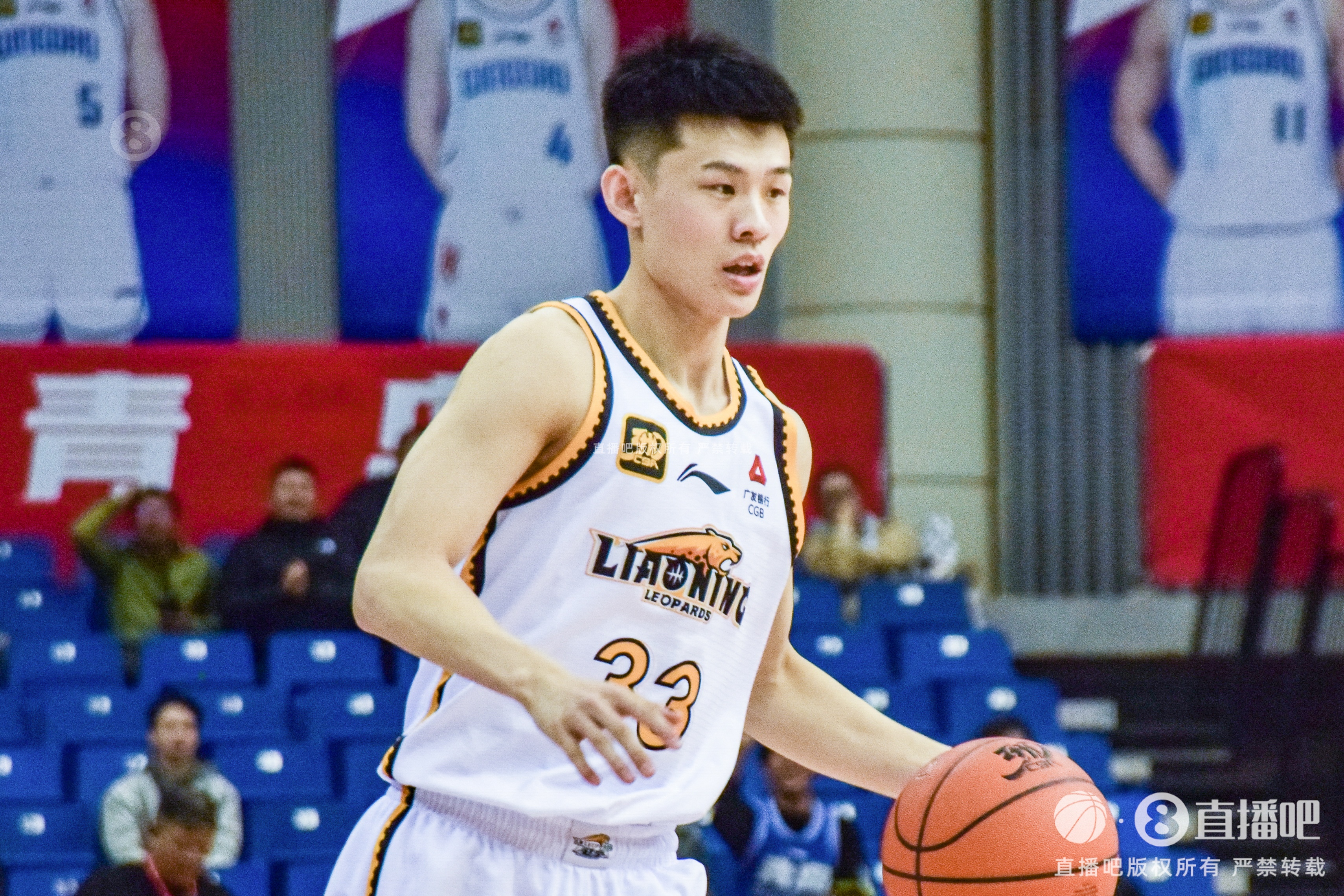 太准了！王岚嵚半场4记三分球拿下12分2板2助1断