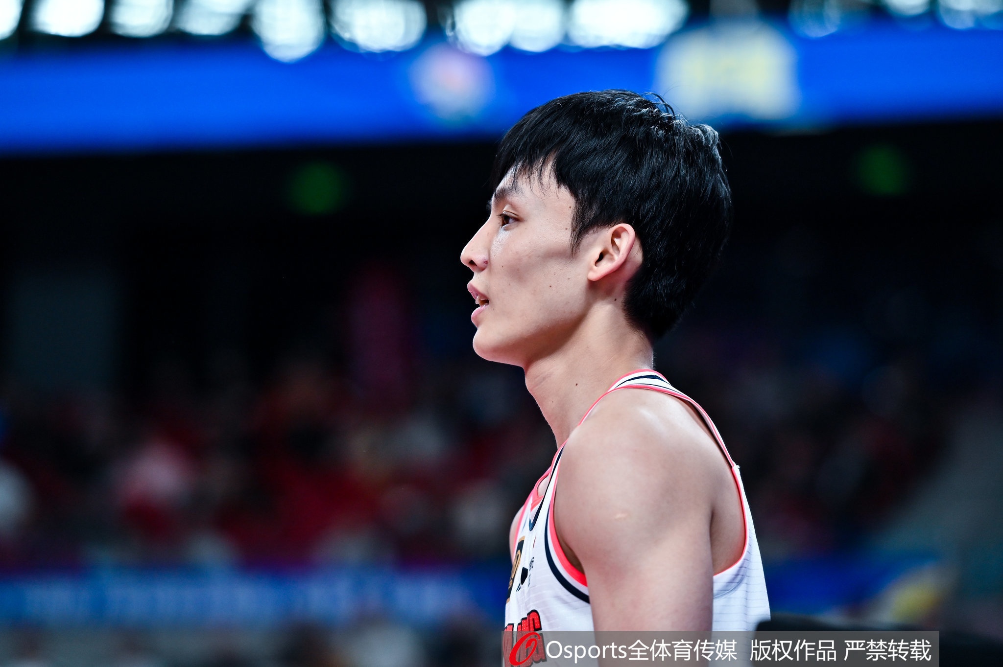徐杰：我们小个球员每个阶段的压力都很大 所以每一刻也不能放松